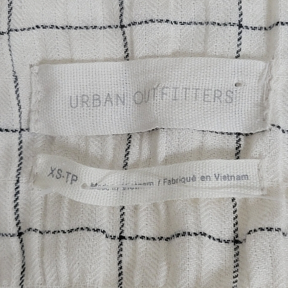 Urban Outfitters NWT Plunging Wide Leg Jumpsuit Size XS. - Picture 10 of 13